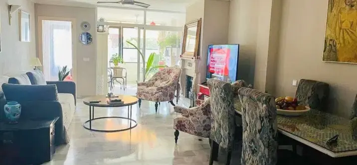 Sale of middle floor apartment in Nueva Andalucía 2