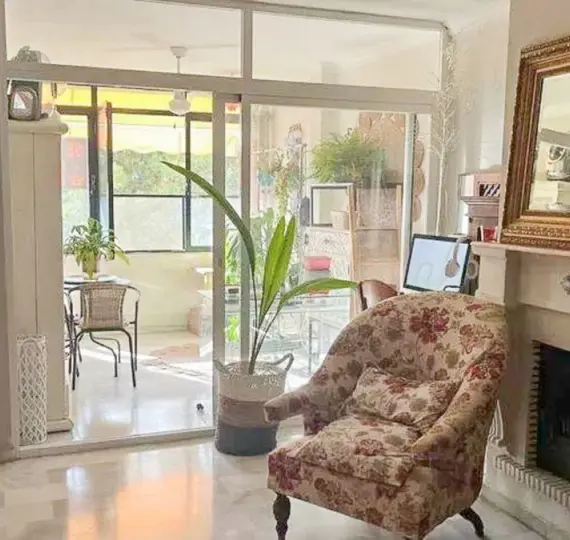 Sale of middle floor apartment in Nueva Andalucía