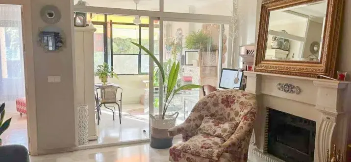 Sale of middle floor apartment in Nueva Andalucía 3