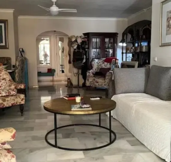 Sale of middle floor apartment in Nueva Andalucía