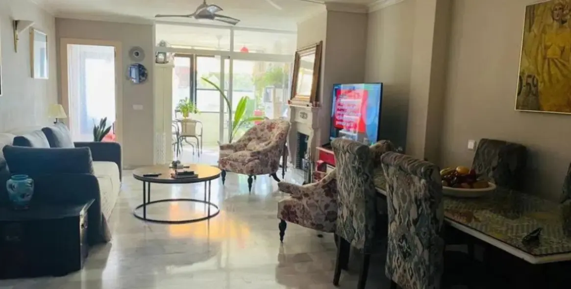 Sale of middle floor apartment in Nueva Andalucía 2