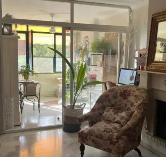 Sale of middle floor apartment in Nueva Andalucía