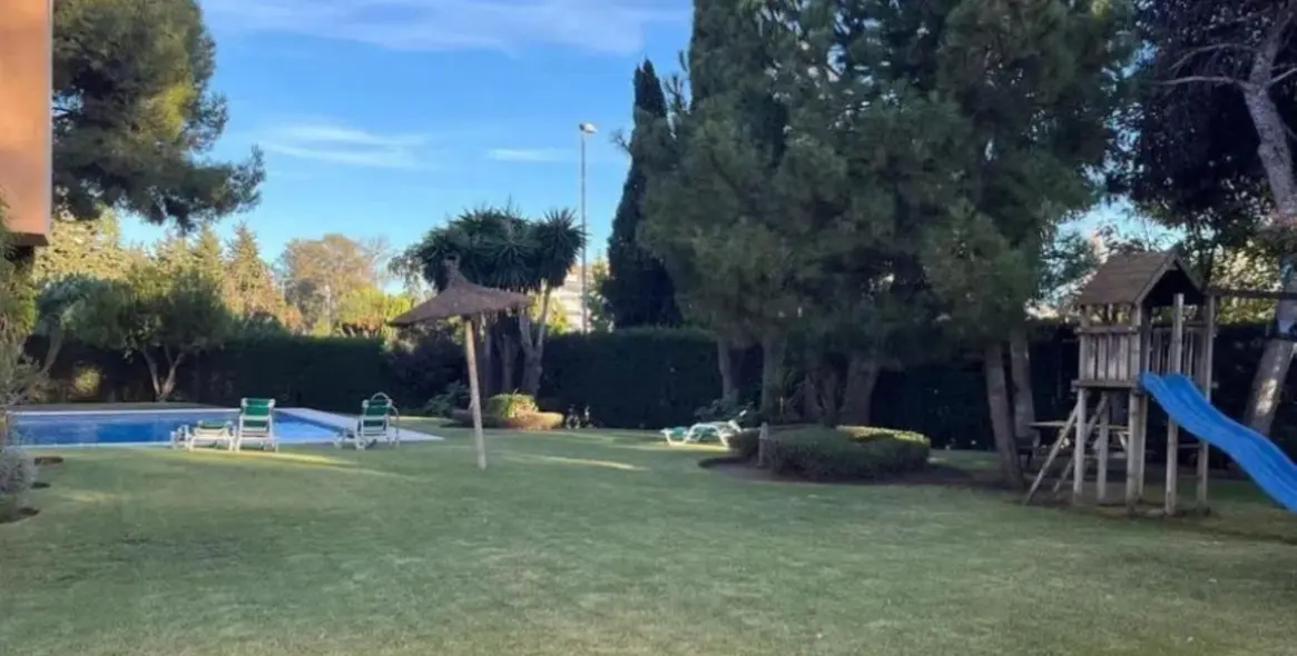 Sale of middle floor apartment in Nueva Andalucía 19