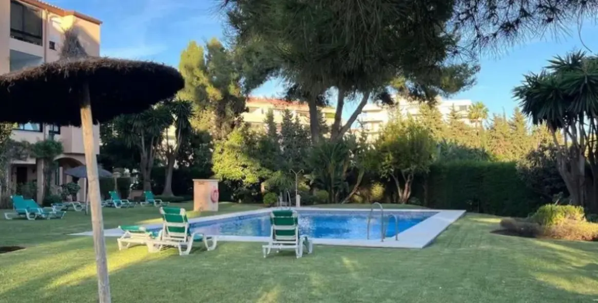 Sale of middle floor apartment in Nueva Andalucía 21