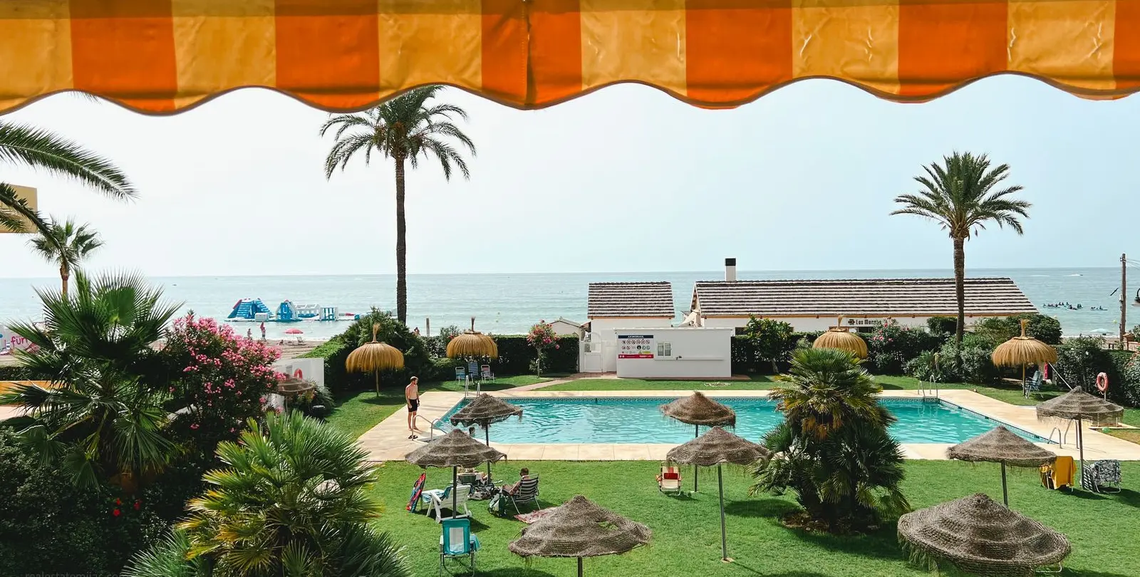 Sale of middle floor apartment in La Cala de Mijas 2