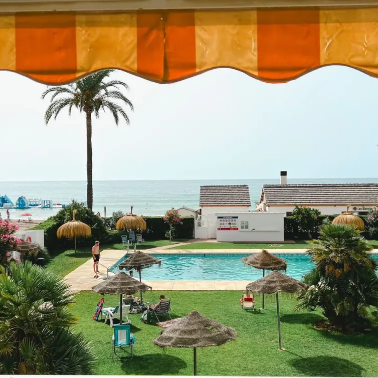 Sale of middle floor apartment in La Cala de Mijas