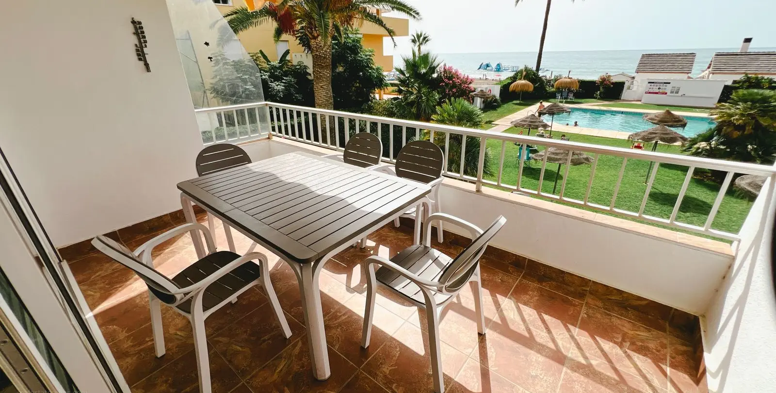 Sale of middle floor apartment in La Cala de Mijas 3