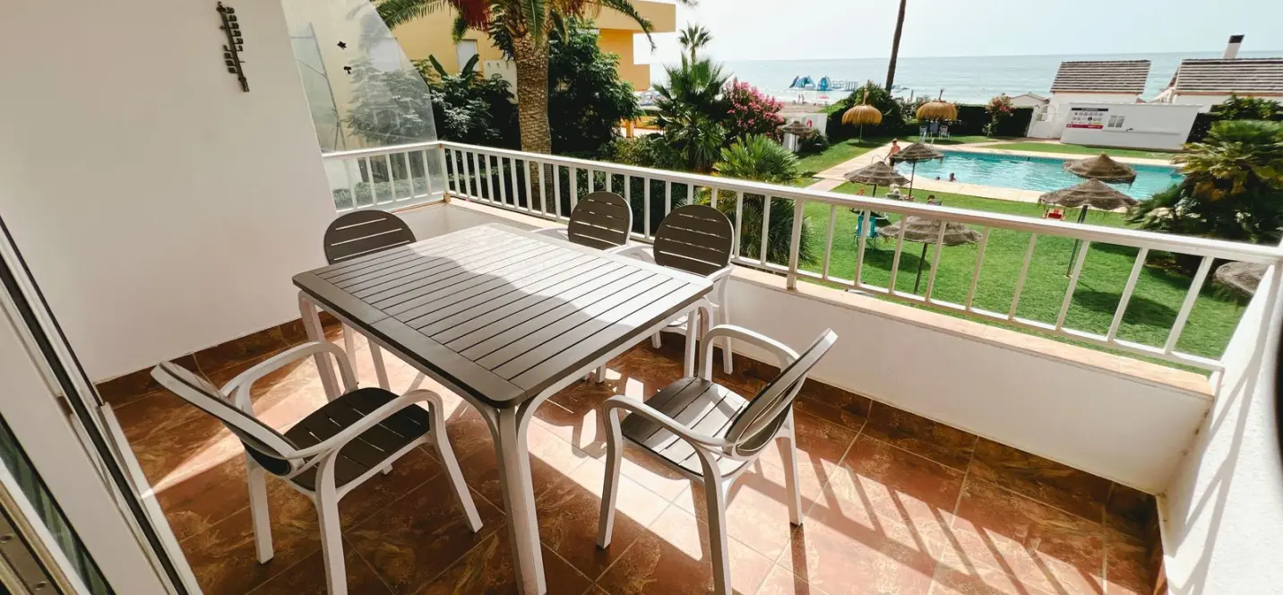 Sale of middle floor apartment in La Cala de Mijas 2