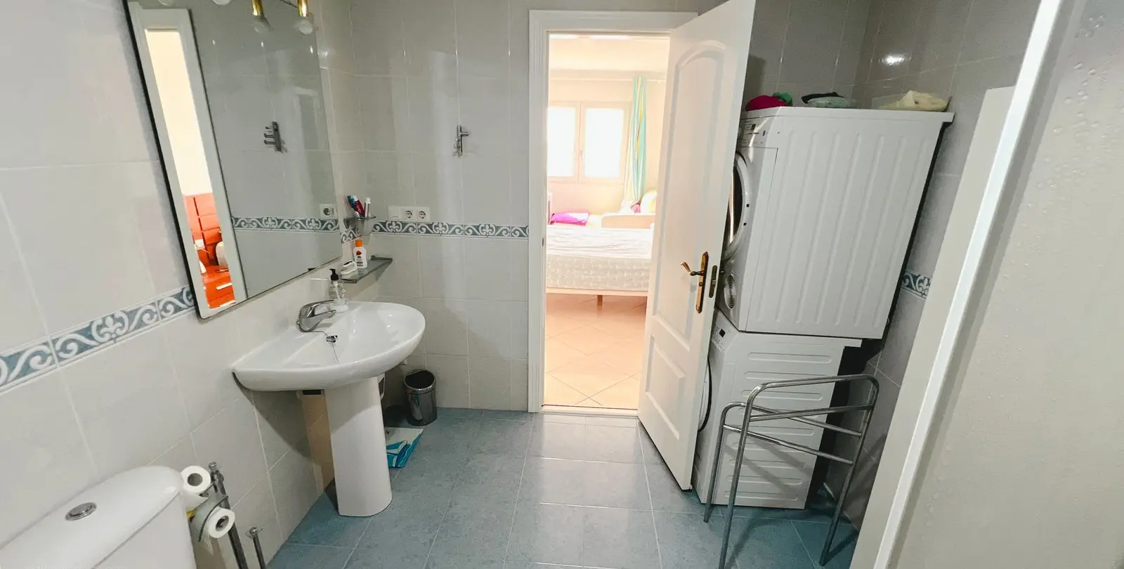 Sale of middle floor apartment in La Cala de Mijas 10