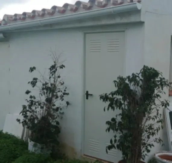 Venta de parcela residencial en 2º Línea de Playa