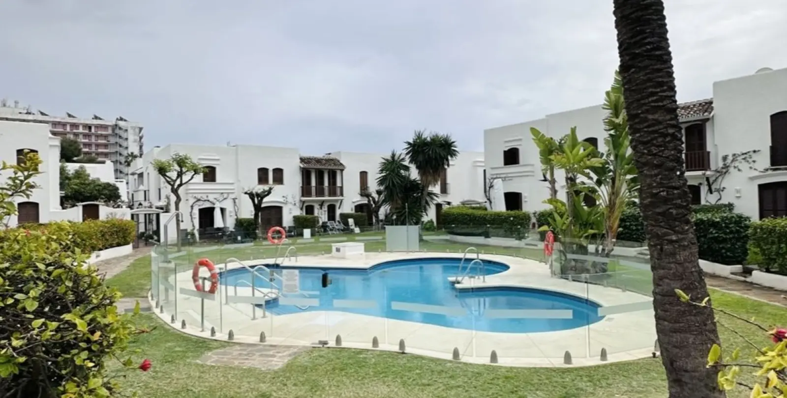 Sale of duplex in Estepona 17
