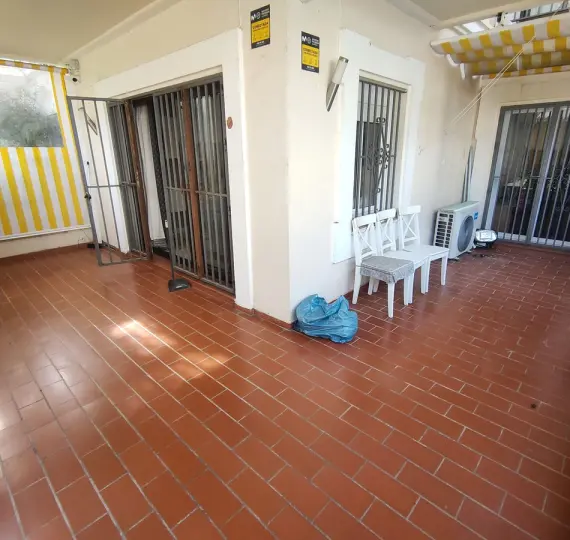 Venta de apartamento en planta baja en Puerto Banús