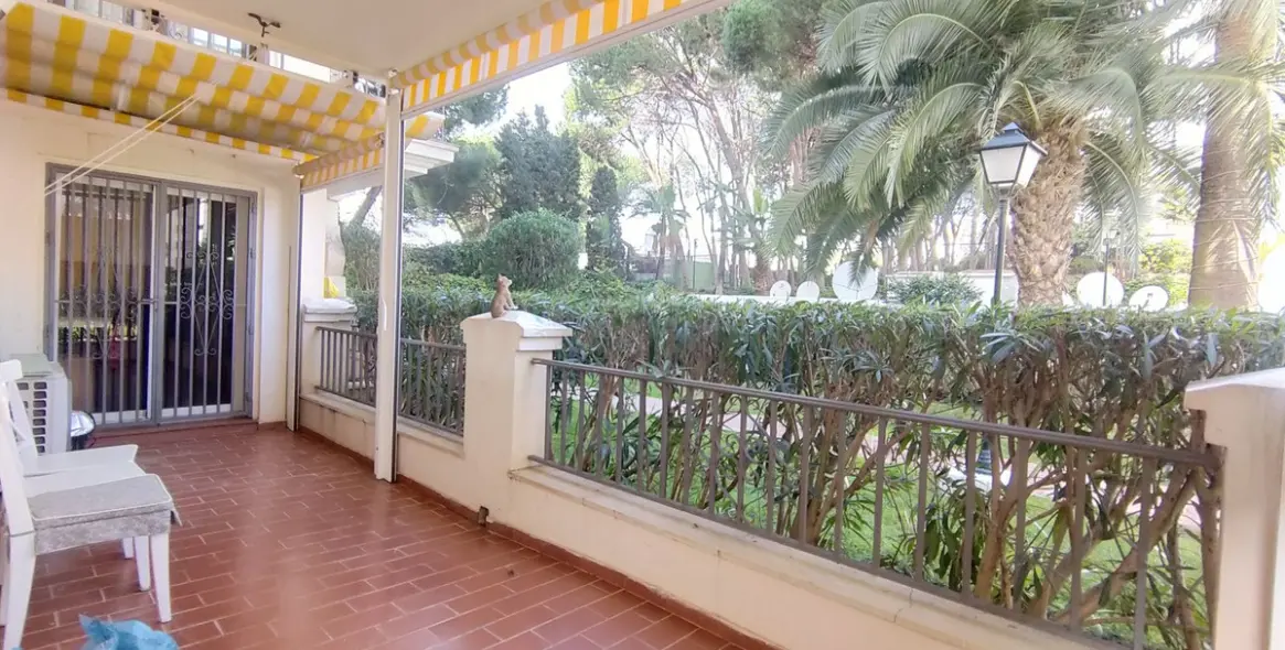 Sale of ground floor apartment in Puerto Banús 2