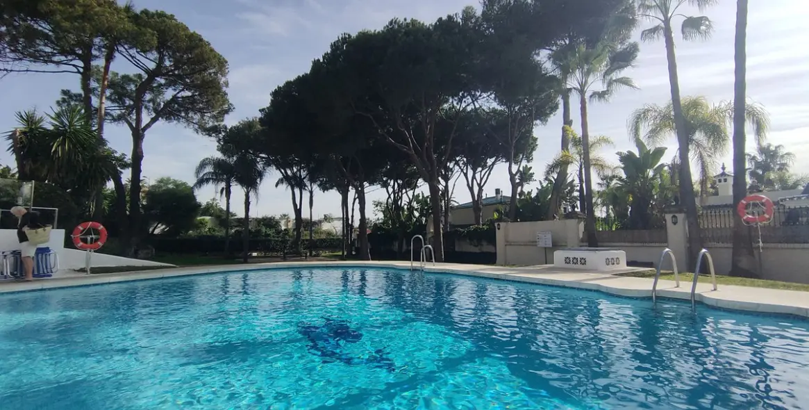 Sale of ground floor apartment in Puerto Banús 3