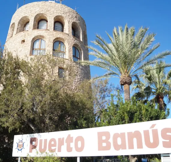 Venta de apartamento en planta baja en Puerto Banús