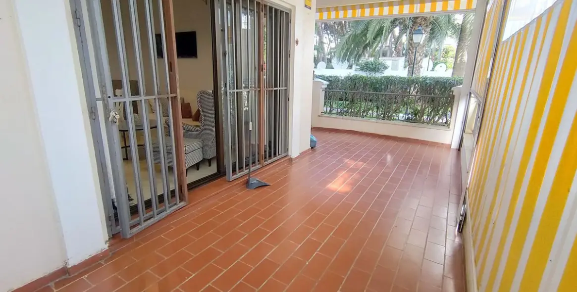 Sale of ground floor apartment in Puerto Banús 8