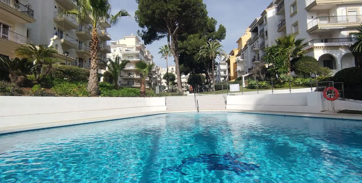 Sale of ground floor apartment in Puerto Banús 10