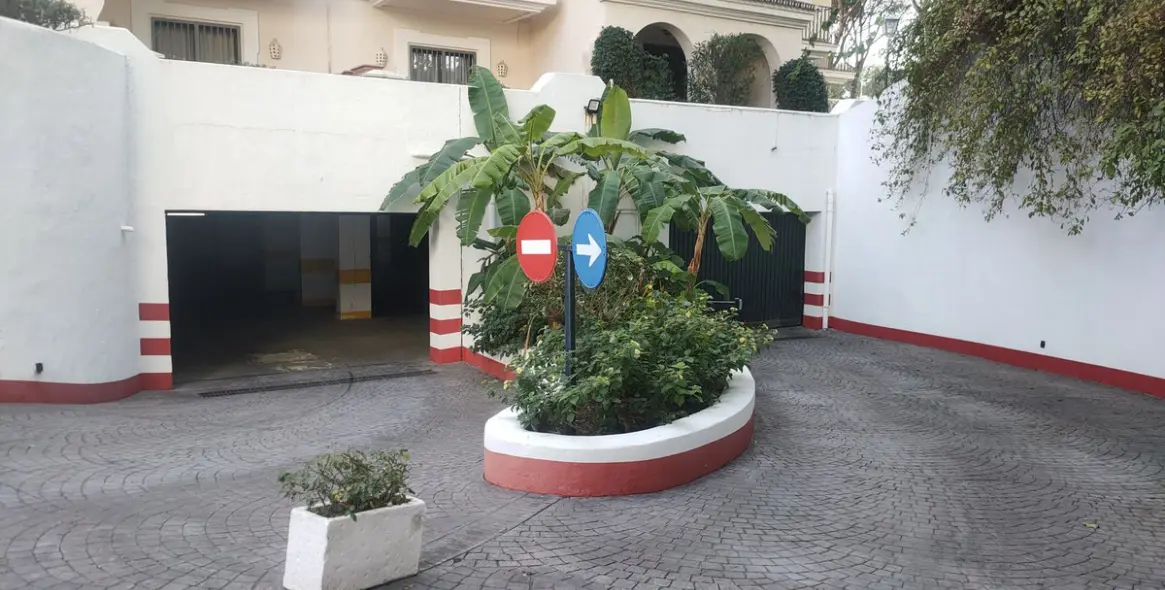 Sale of ground floor apartment in Puerto Banús 11