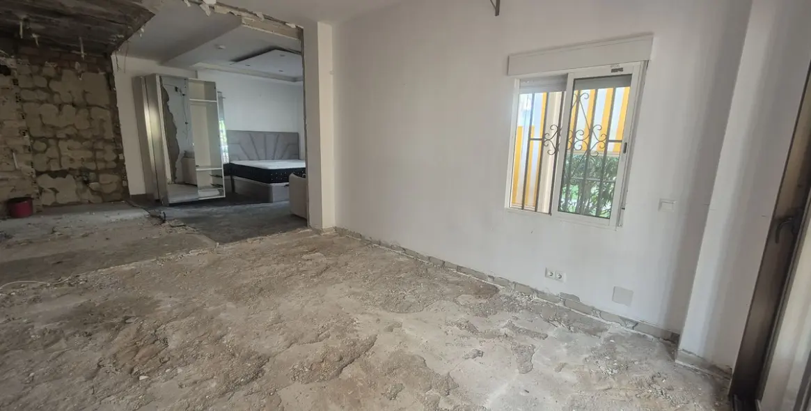Sale of ground floor apartment in Puerto Banús 18