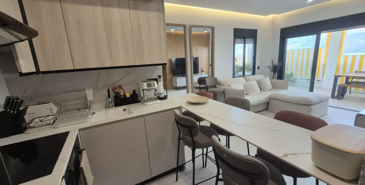 Venta de apartamento en planta baja en Puerto Banús 15