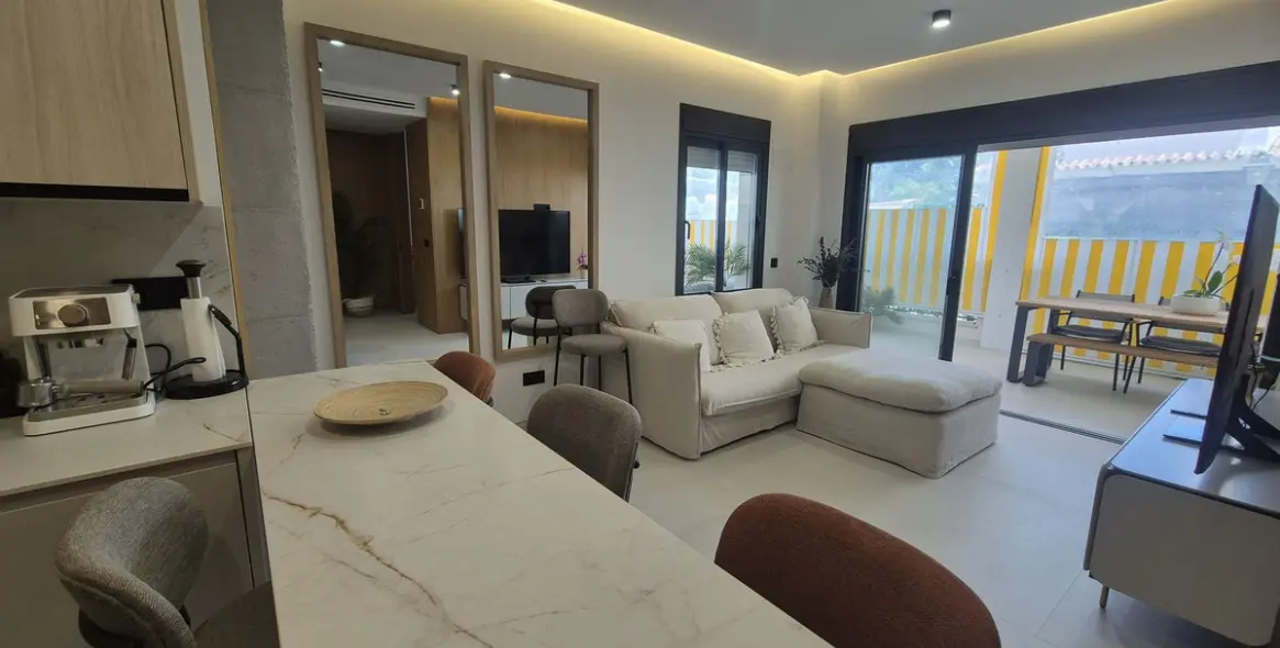 Venta de apartamento en planta baja en Puerto Banús 17
