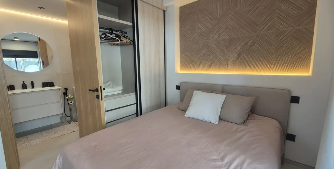 Venta de apartamento en planta baja en Puerto Banús 25