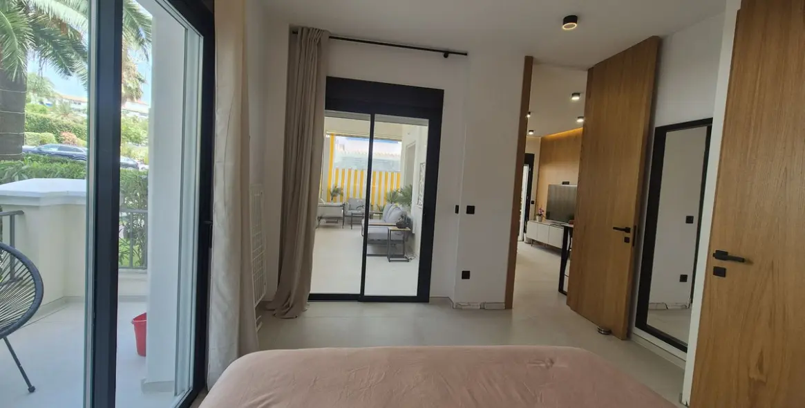 Venta de apartamento en planta baja en Puerto Banús 27