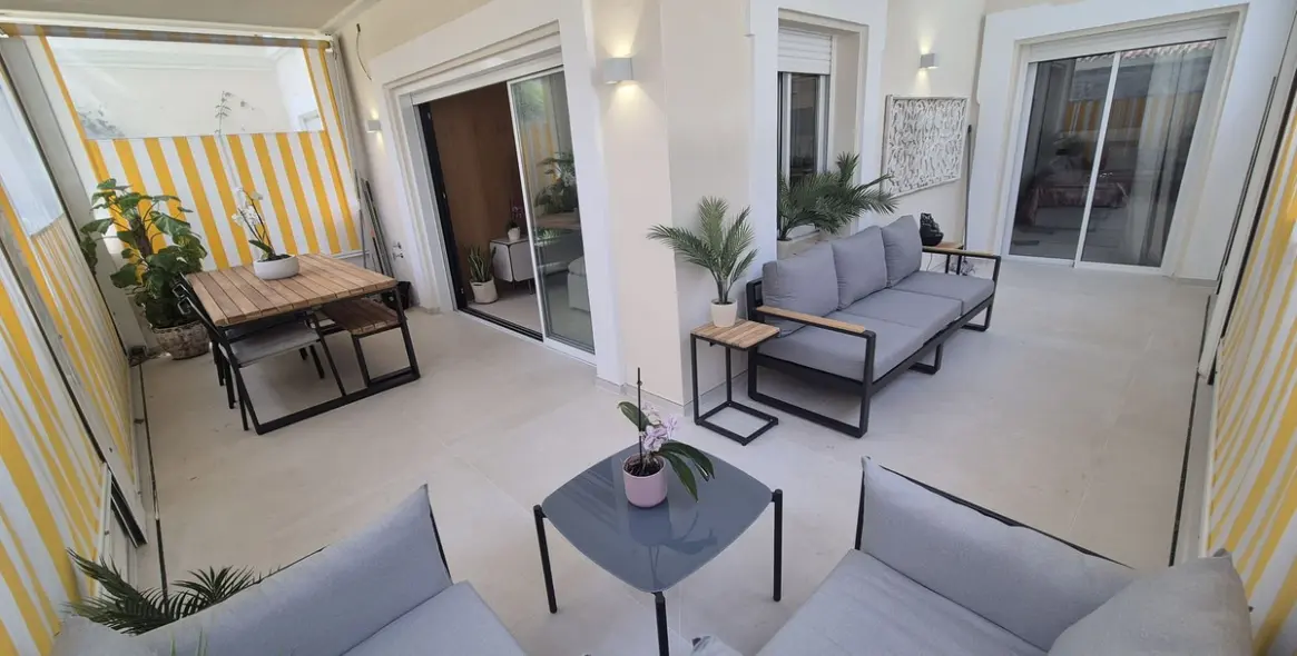 Venta de apartamento en planta baja en Puerto Banús 30
