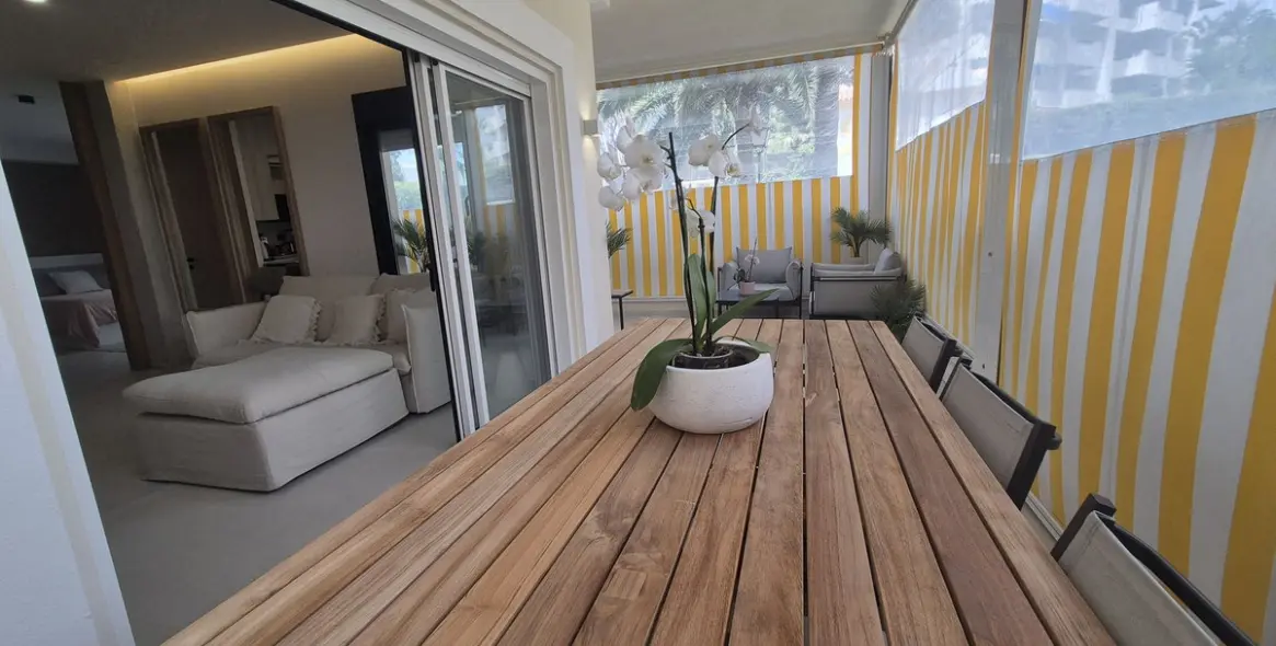 Venta de apartamento en planta baja en Puerto Banús 34