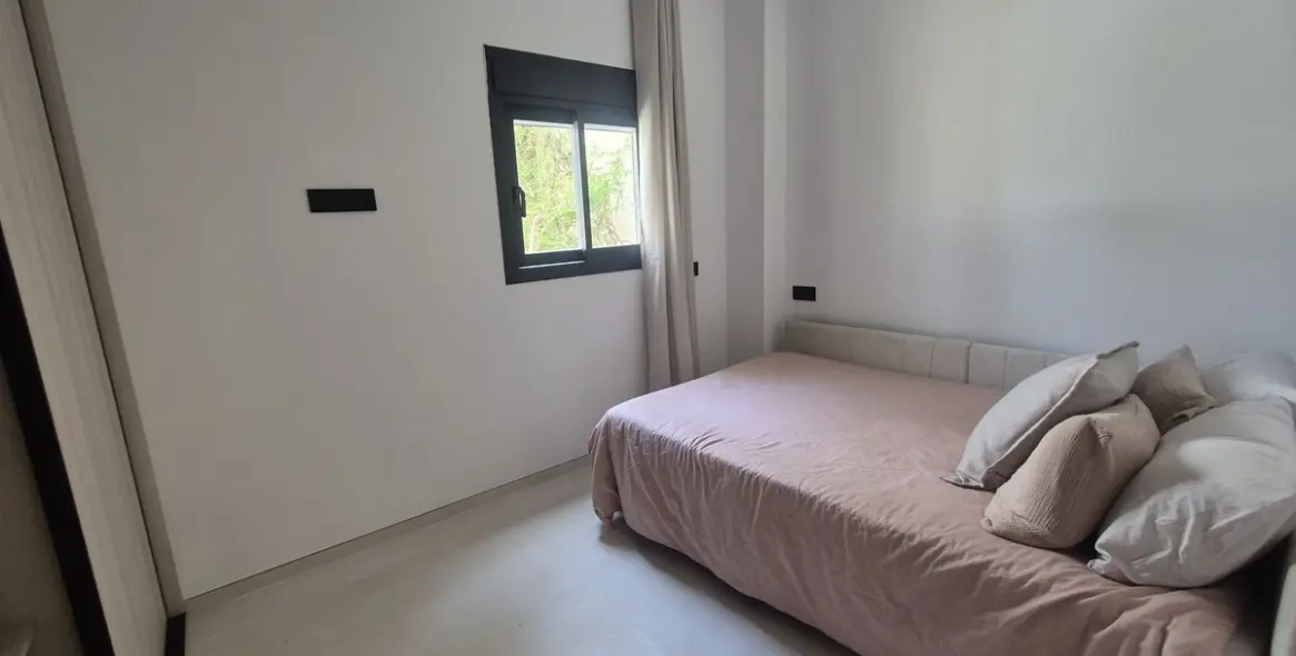 Venta de apartamento en planta baja en Puerto Banús 39