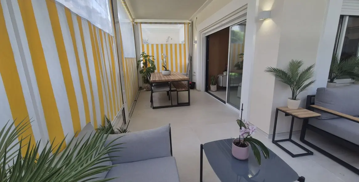 Venta de apartamento en planta baja en Puerto Banús 59