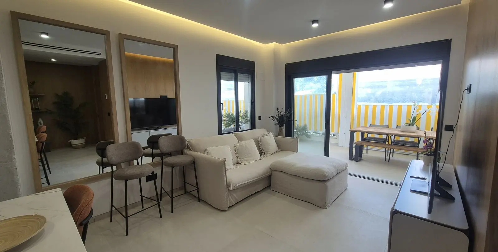 Sale of ground floor apartment in Puerto Banús 2