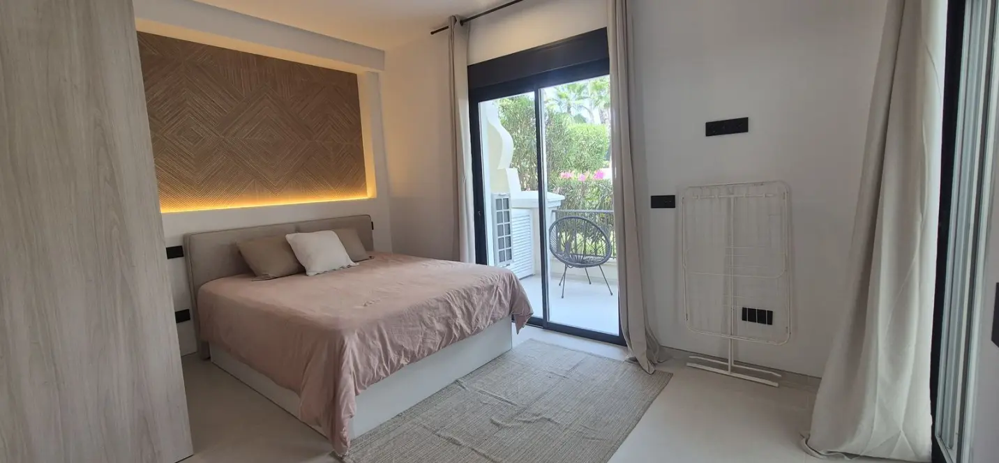 Sale of ground floor apartment in Puerto Banús 2