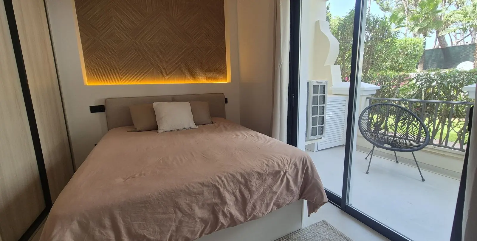Sale of ground floor apartment in Puerto Banús 8