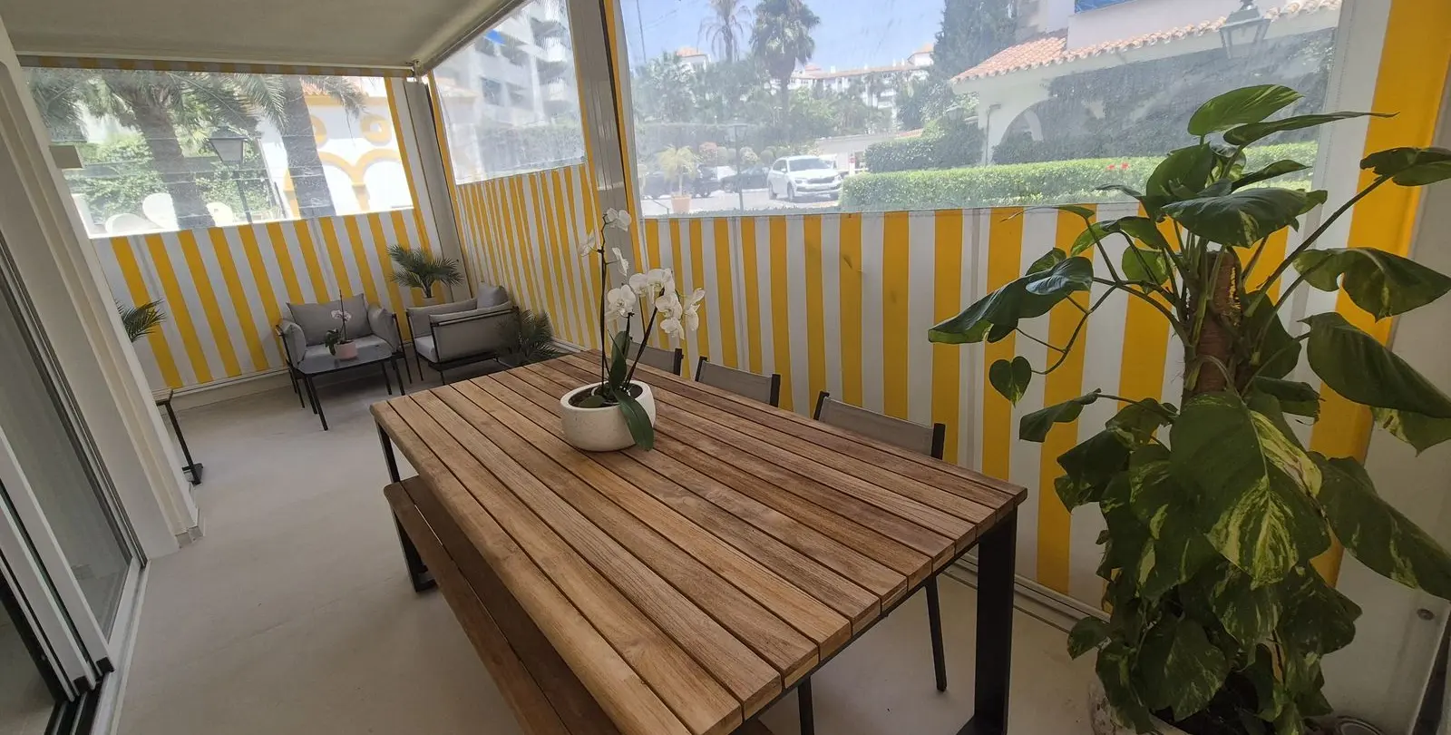 Sale of ground floor apartment in Puerto Banús 11