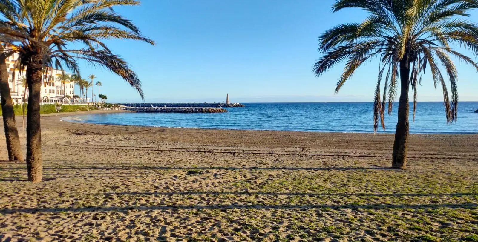 Sale of ground floor apartment in Puerto Banús 13