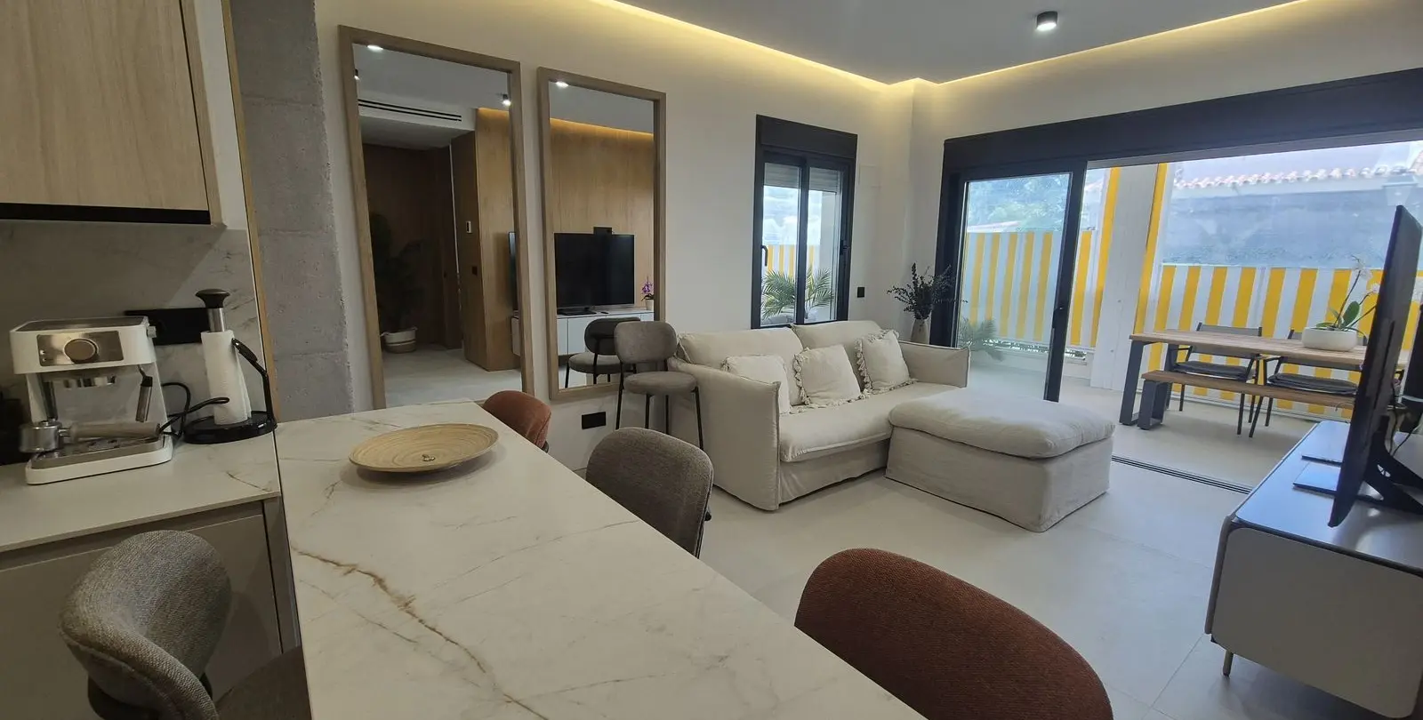 Sale of ground floor apartment in Puerto Banús 17