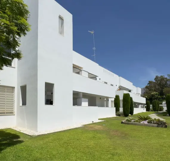 Venta de apartamento en planta baja en Nueva Andalucía