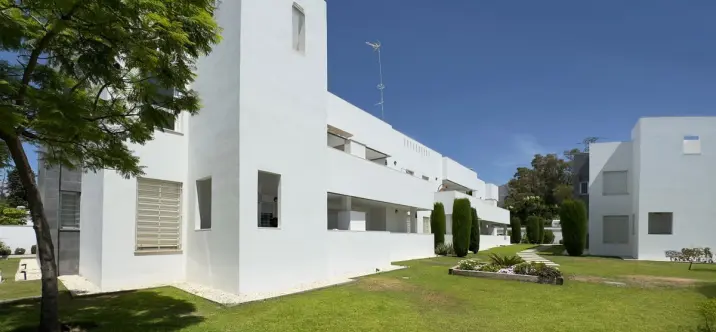 Venta de apartamento en planta baja en Nueva Andalucía 4