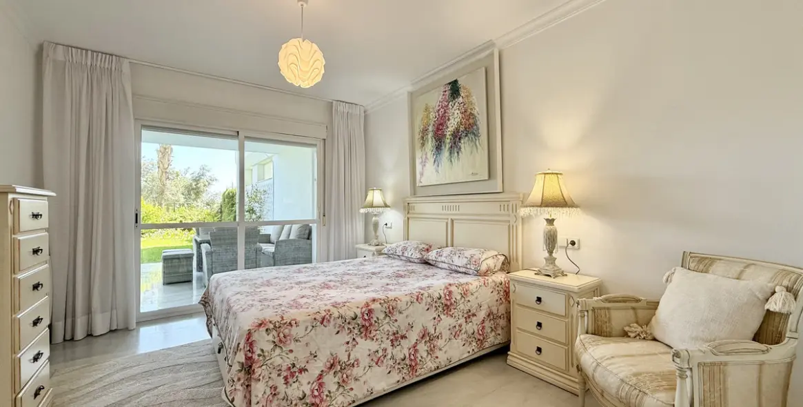 Venta de apartamento en planta baja en Guadalmina Baja 5