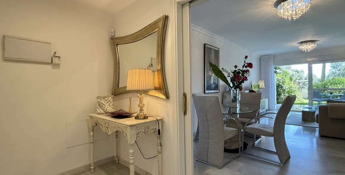 Venta de apartamento en planta baja en Guadalmina Baja 7