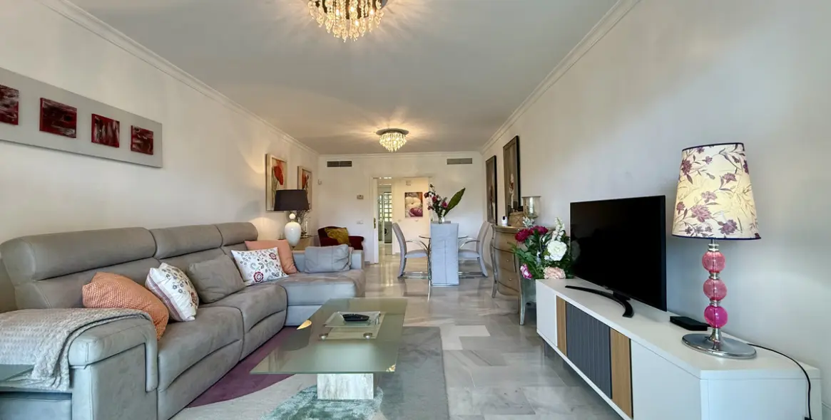 Venta de apartamento en planta baja en Guadalmina Baja 9