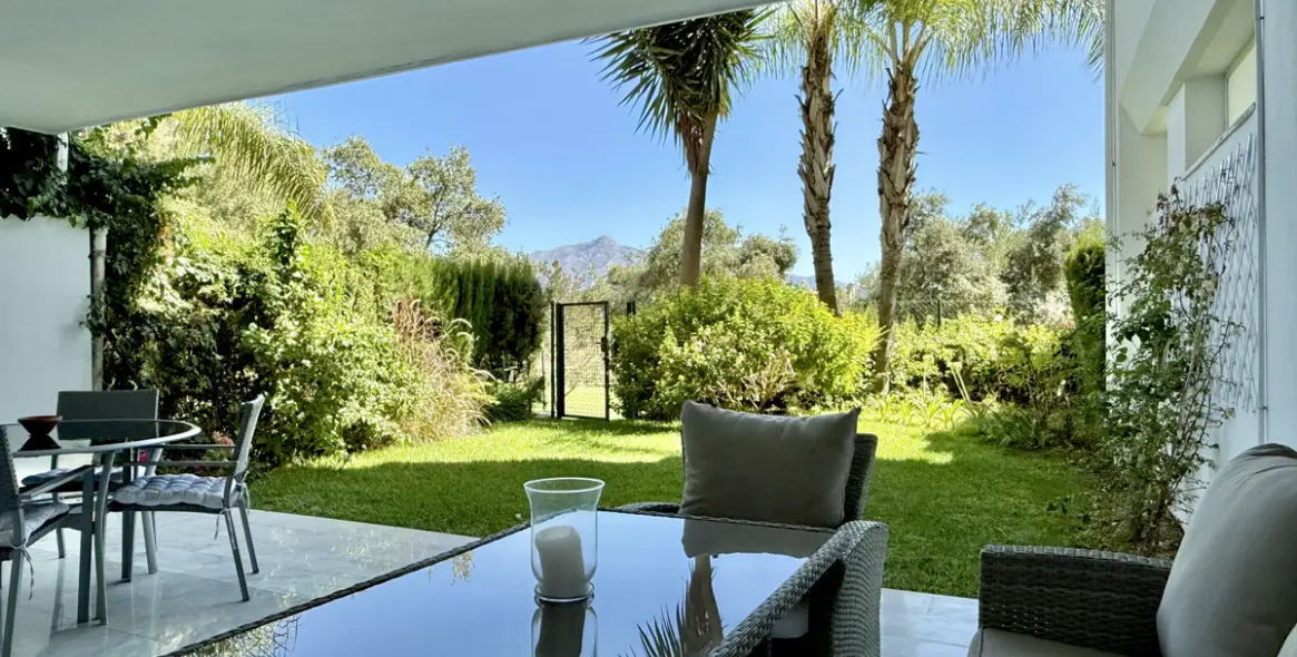 Venta de apartamento en planta baja en Guadalmina Baja 20