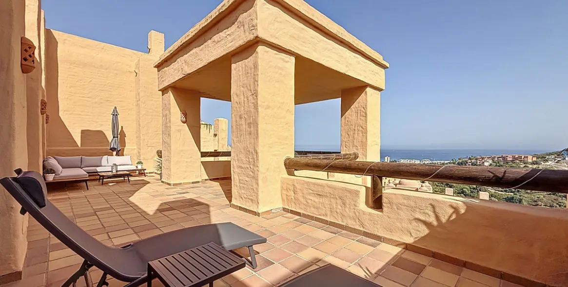 Sale of penthouse in San Luis de Sabinillas 2