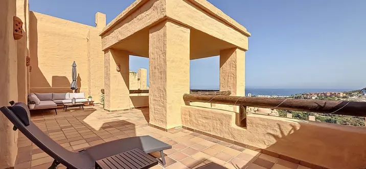 Sale of penthouse in San Luis de Sabinillas 1