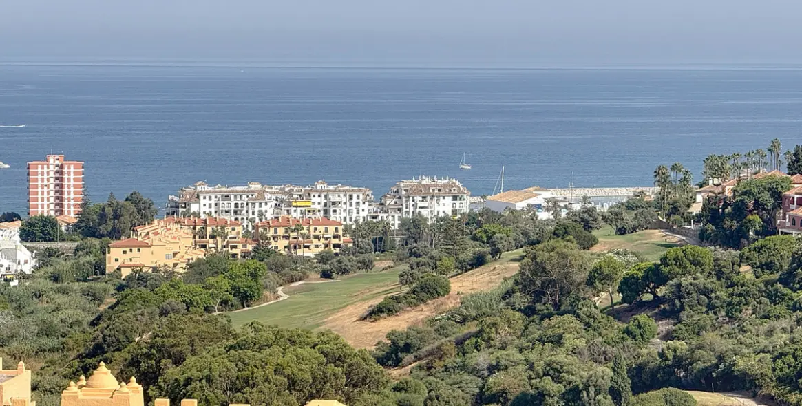 Sale of penthouse in San Luis de Sabinillas 3