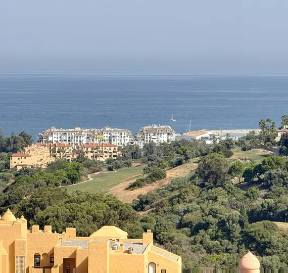 Sale of penthouse in San Luis de Sabinillas