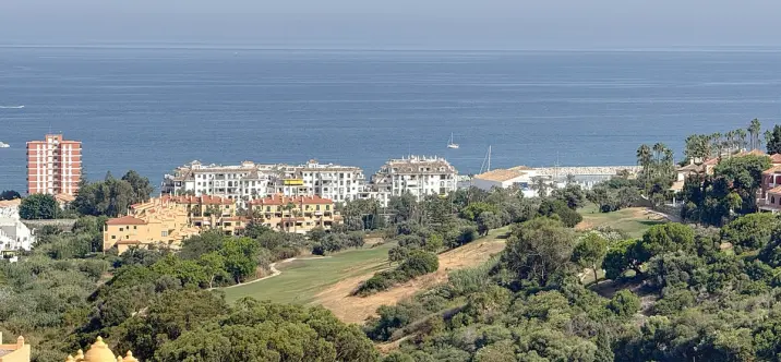 Sale of penthouse in San Luis de Sabinillas 2