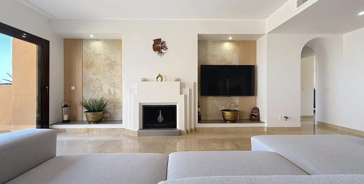 Sale of penthouse in San Luis de Sabinillas 11