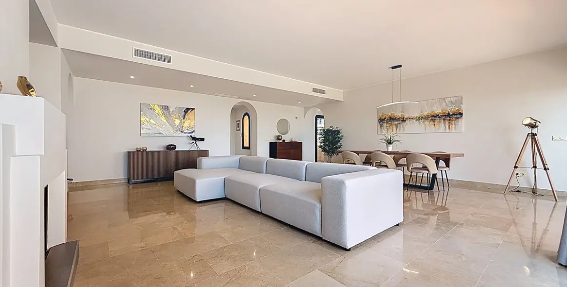 Sale of penthouse in San Luis de Sabinillas 12